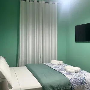 https://casa-amelia.taorminaitalyhotels.com
