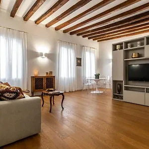 https://ca-delle-acque-deluxe-apartment-rr.hotelslidodijesolo.com