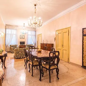 https://casa-vescovo-free-wi-fi-near-san-marco-square.hotelslidodijesolo.com
